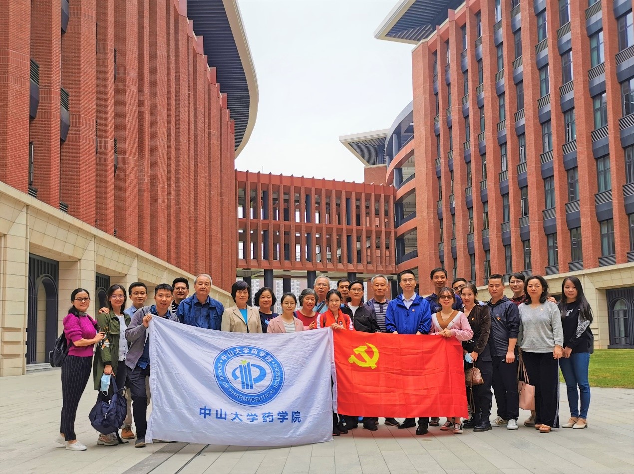 yl23455永利集团教工第一党支部及退休老师在深圳校区的合影